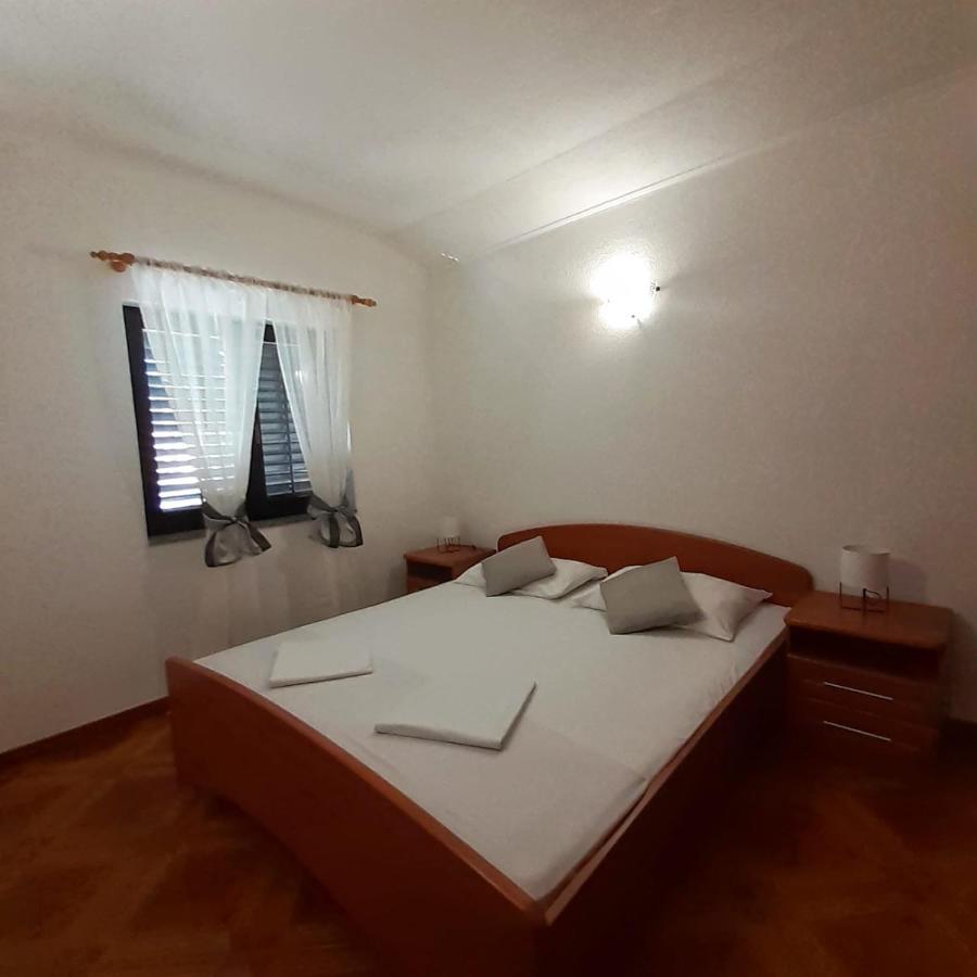 Guest House Keskic Karlobag Exteriér fotografie